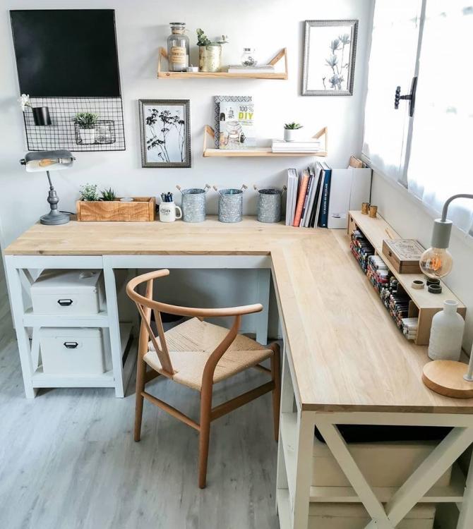 Sunny white bureau Sunny white bureau